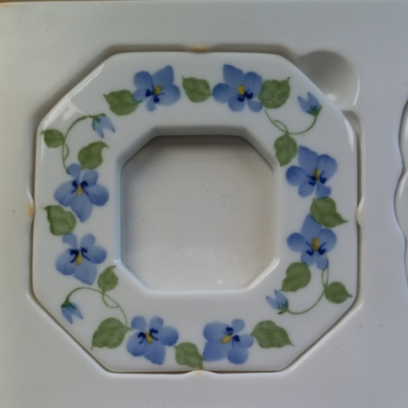 VINTAGE NWT ANDREA BY SADAK PORCELAIN FRAMES - Picture 4 of 6